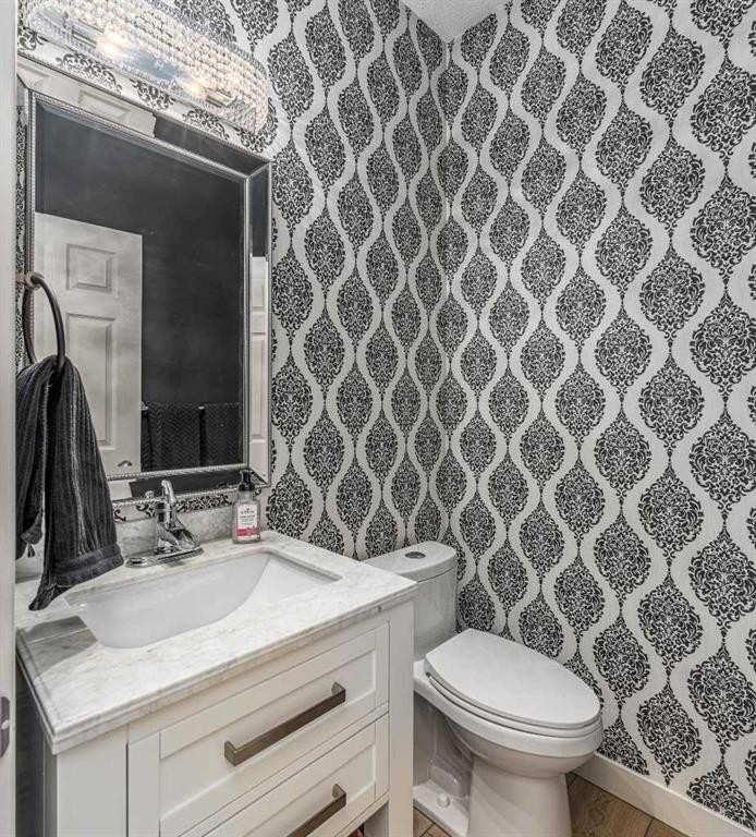 77 Everbrook Drive Sw, Calgary, AB - Indoor Photo Showing Bathroom