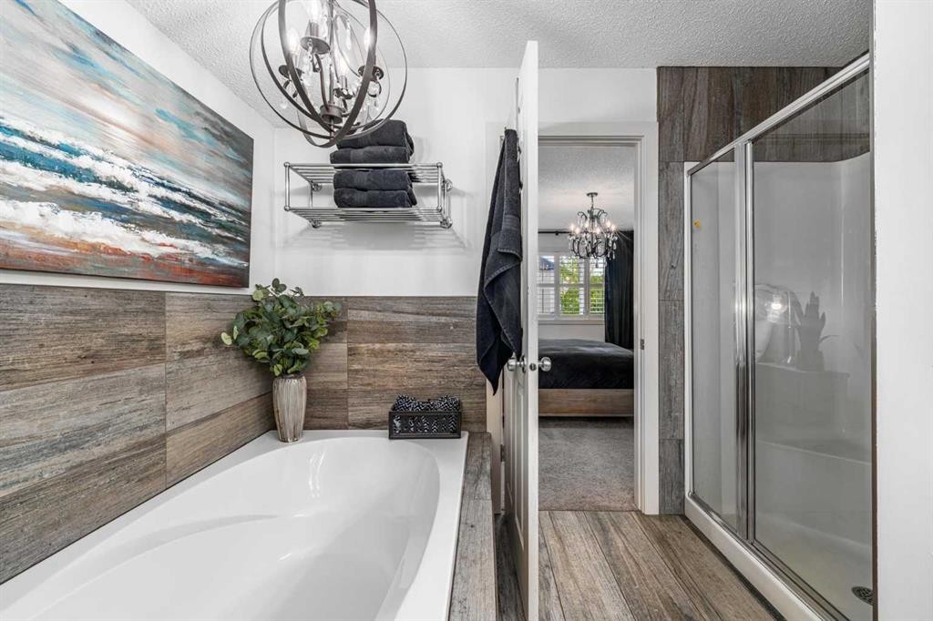 77 Everbrook Drive Sw, Calgary, AB - Indoor Photo Showing Bathroom