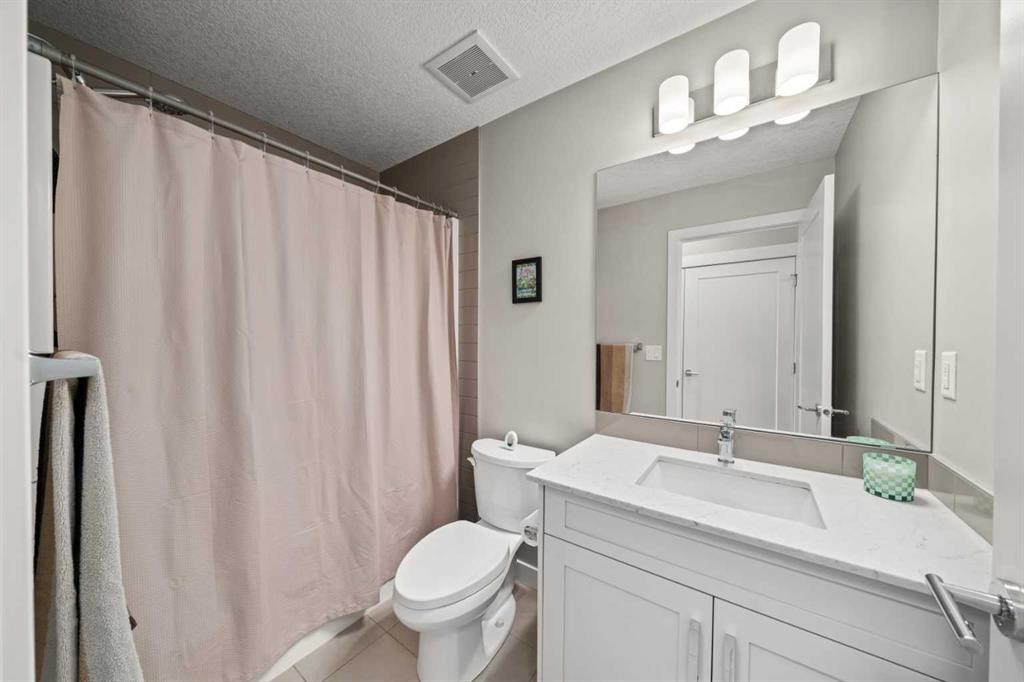 536 Cranford Drive Se, Calgary, AB - Indoor Photo Showing Bathroom