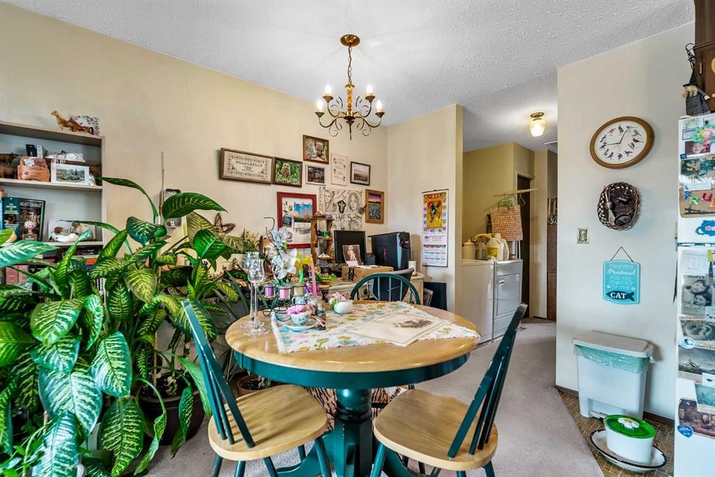 317 Templemont Place Ne, Calgary, AB - Indoor Photo Showing Dining Room