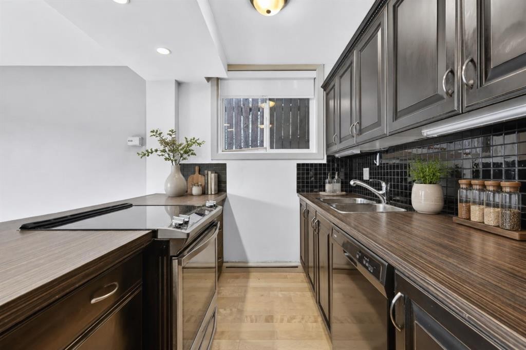 103-2020 11 Avenue Sw, Calgary, AB - Indoor Photo Showing Kitchen