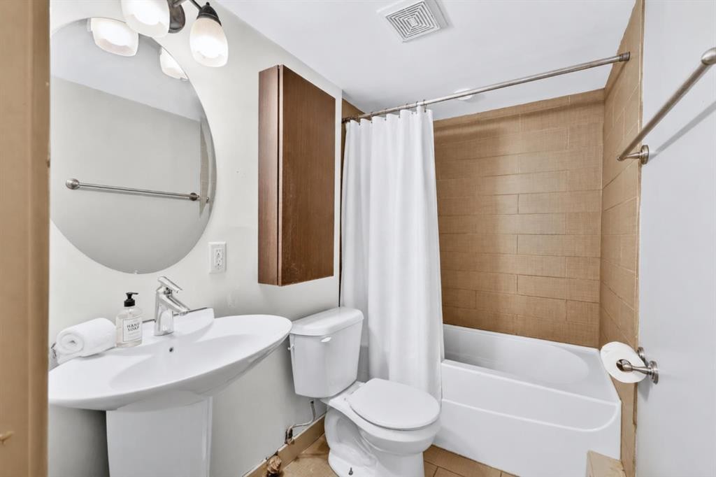 103-2020 11 Avenue Sw, Calgary, AB - Indoor Photo Showing Bathroom