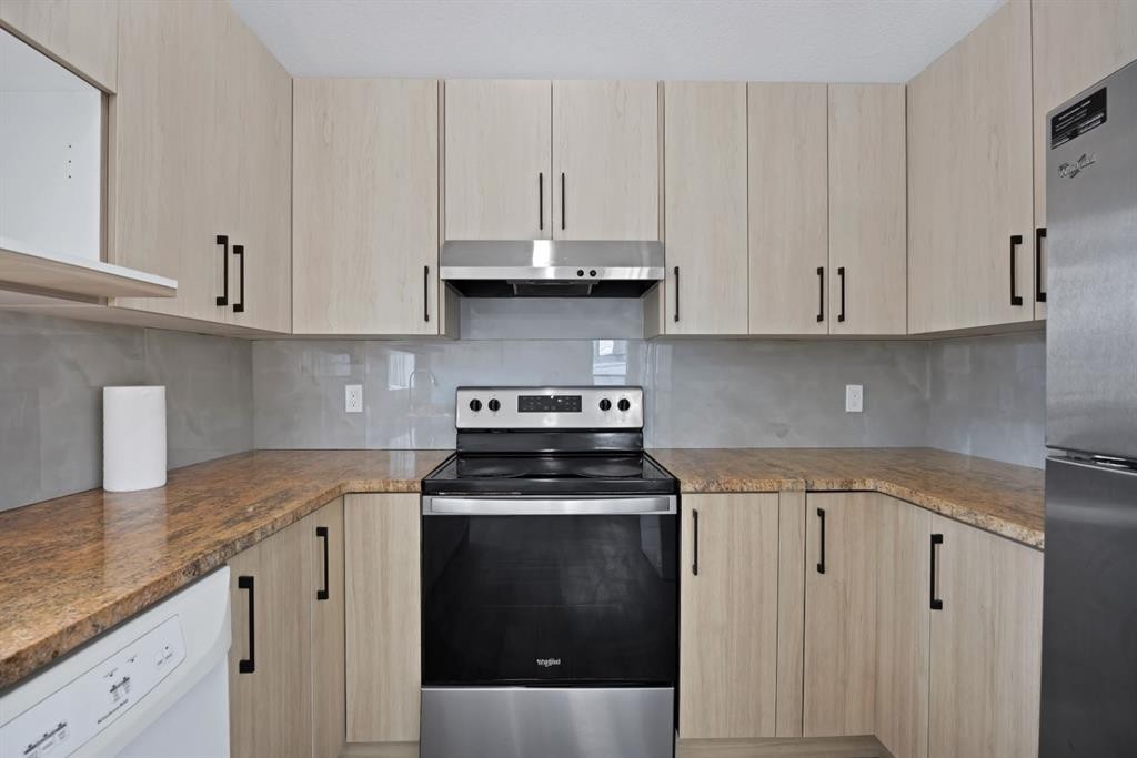 288 Saddlemead Road Ne, Calgary, AB - Indoor Photo Showing Kitchen