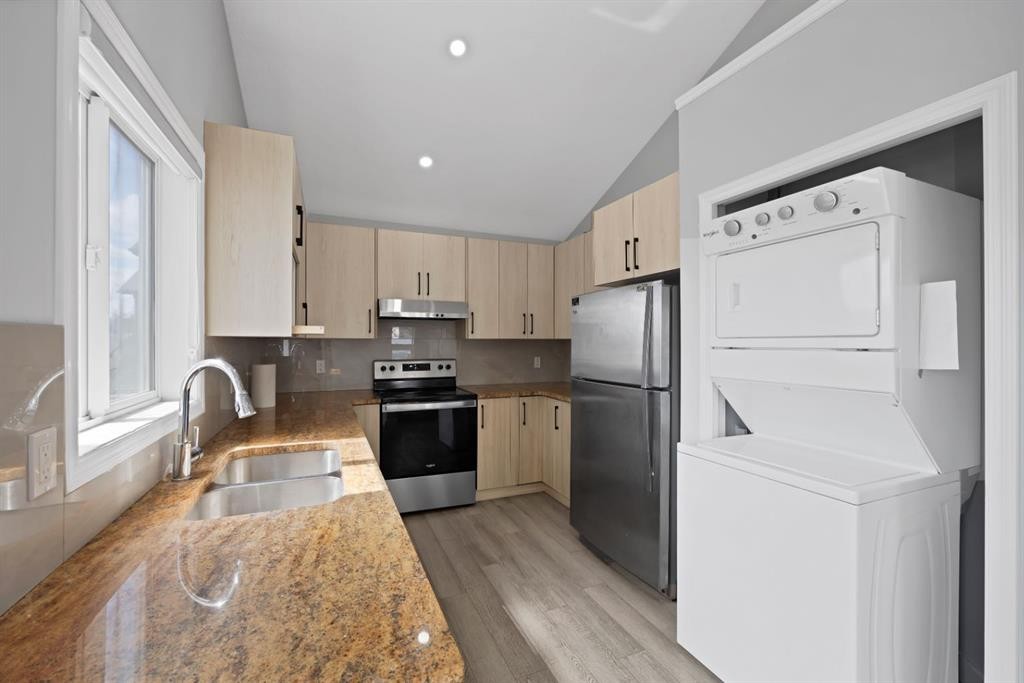 288 Saddlemead Road Ne, Calgary, AB - Indoor Photo Showing Kitchen With Double Sink