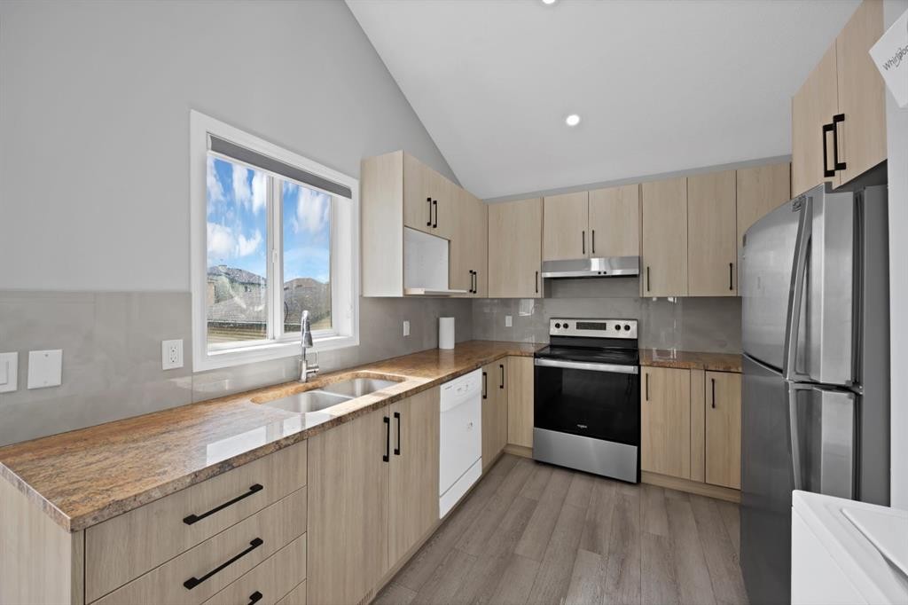 288 Saddlemead Road Ne, Calgary, AB - Indoor Photo Showing Kitchen With Double Sink With Upgraded Kitchen
