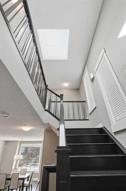 314 30 Avenue Ne, Calgary, AB - Indoor Photo Showing Other Room