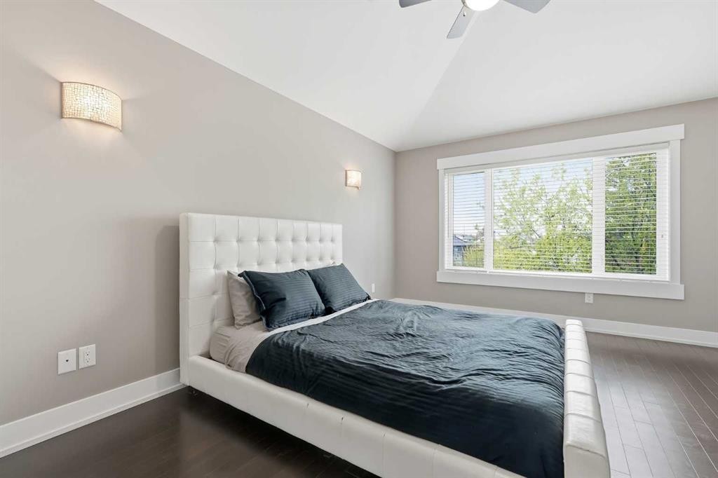 314 30 Avenue Ne, Calgary, AB - Indoor Photo Showing Bedroom