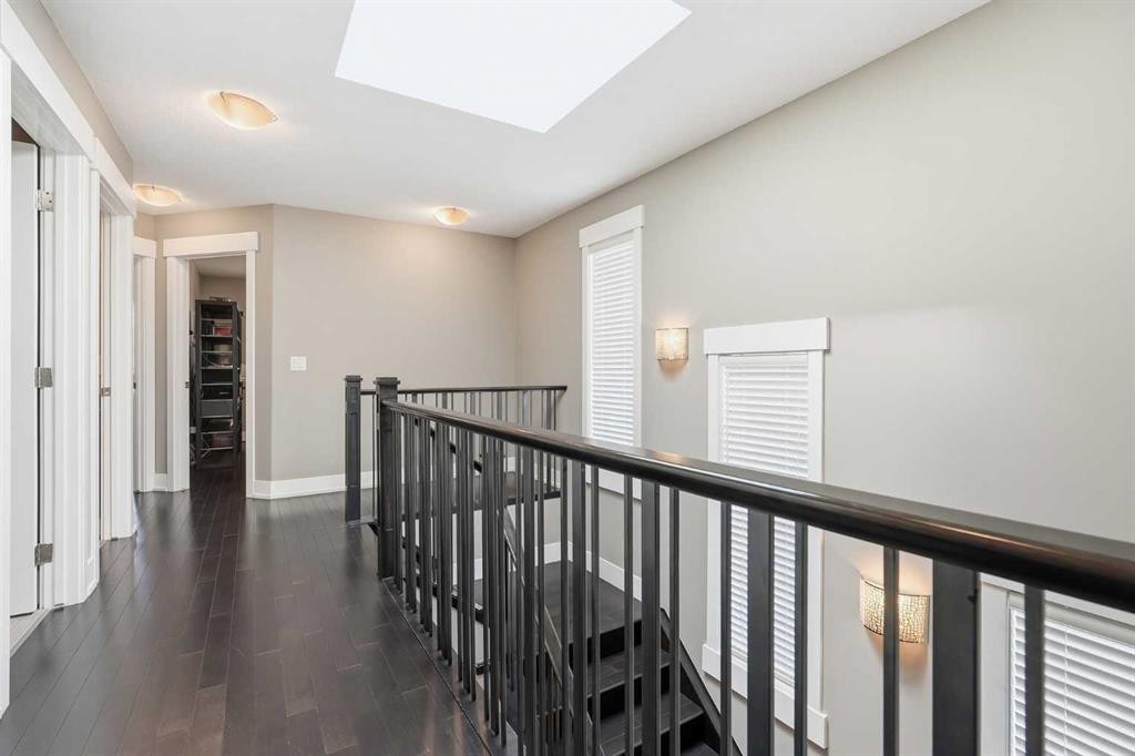 314 30 Avenue Ne, Calgary, AB - Indoor Photo Showing Other Room