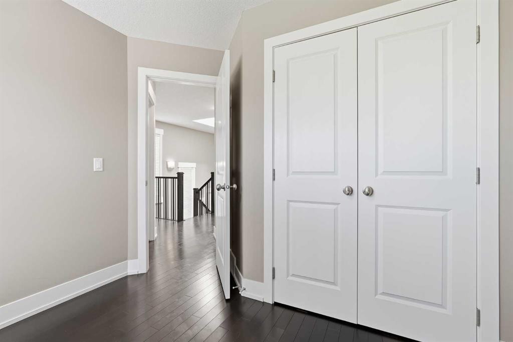 314 30 Avenue Ne, Calgary, AB - Indoor Photo Showing Other Room