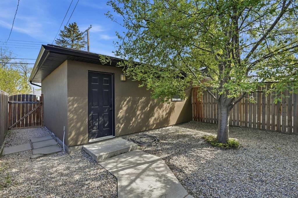 314 30 Avenue Ne, Calgary, AB - Outdoor