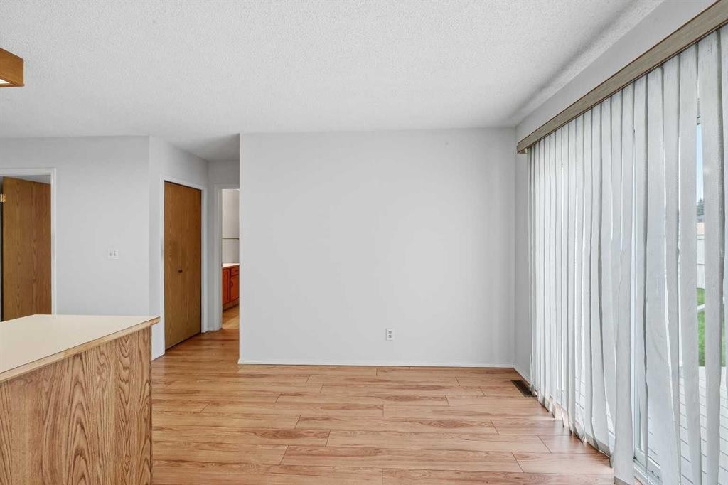 60 Rundlelawn Green Ne, Calgary, AB - Indoor Photo Showing Other Room