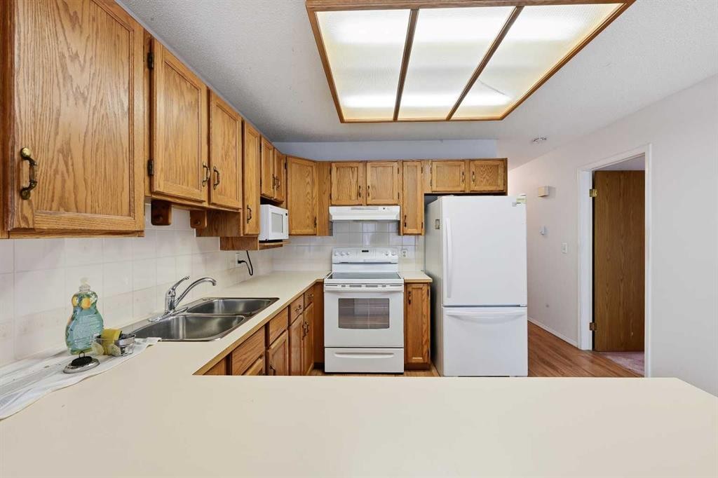 60 Rundlelawn Green Ne, Calgary, AB - Indoor Photo Showing Kitchen With Double Sink
