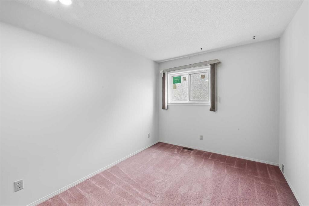 60 Rundlelawn Green Ne, Calgary, AB - Indoor Photo Showing Other Room