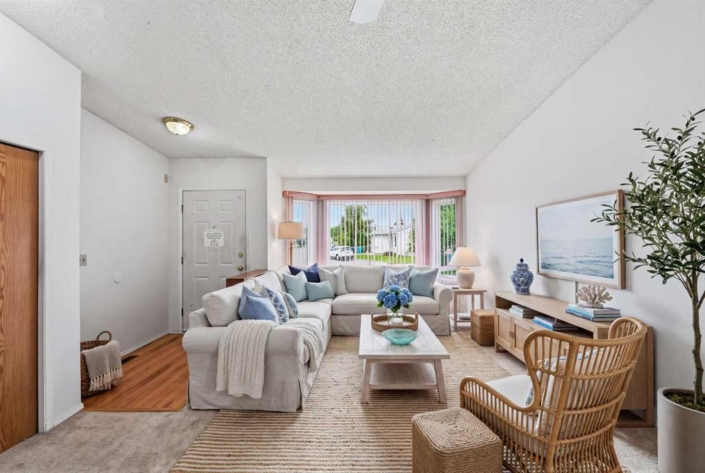 60 Rundlelawn Green Ne, Calgary, AB - Indoor Photo Showing Living Room
