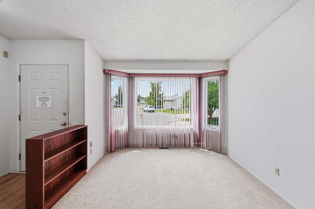 60 Rundlelawn Green Ne, Calgary, AB - Indoor Photo Showing Other Room