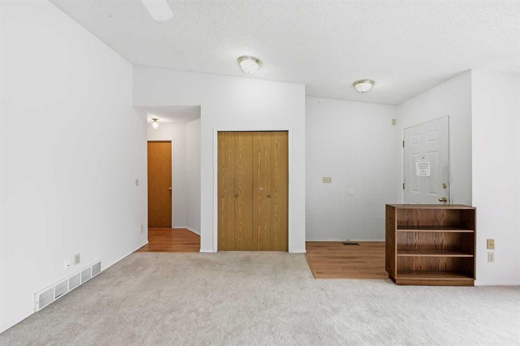 60 Rundlelawn Green Ne, Calgary, AB - Indoor Photo Showing Other Room