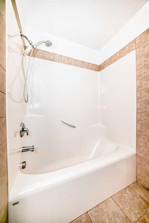 27 Aspen Hills Close Sw, Calgary, AB - Indoor Photo Showing Bathroom