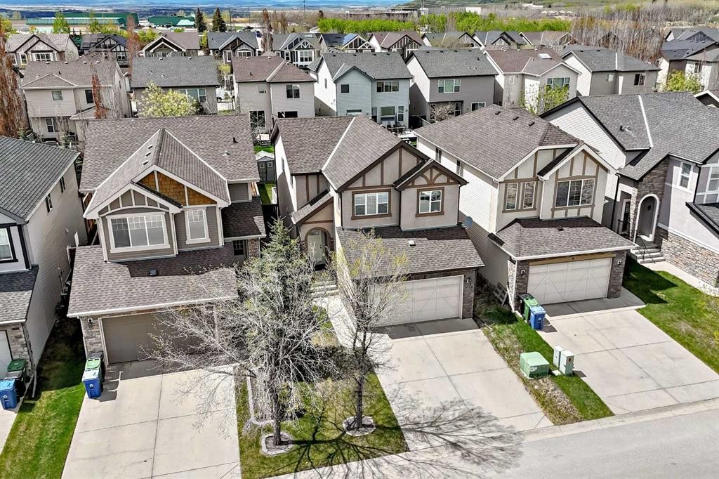 27 Aspen Hills Close Sw, Calgary, AB - Outdoor With Facade