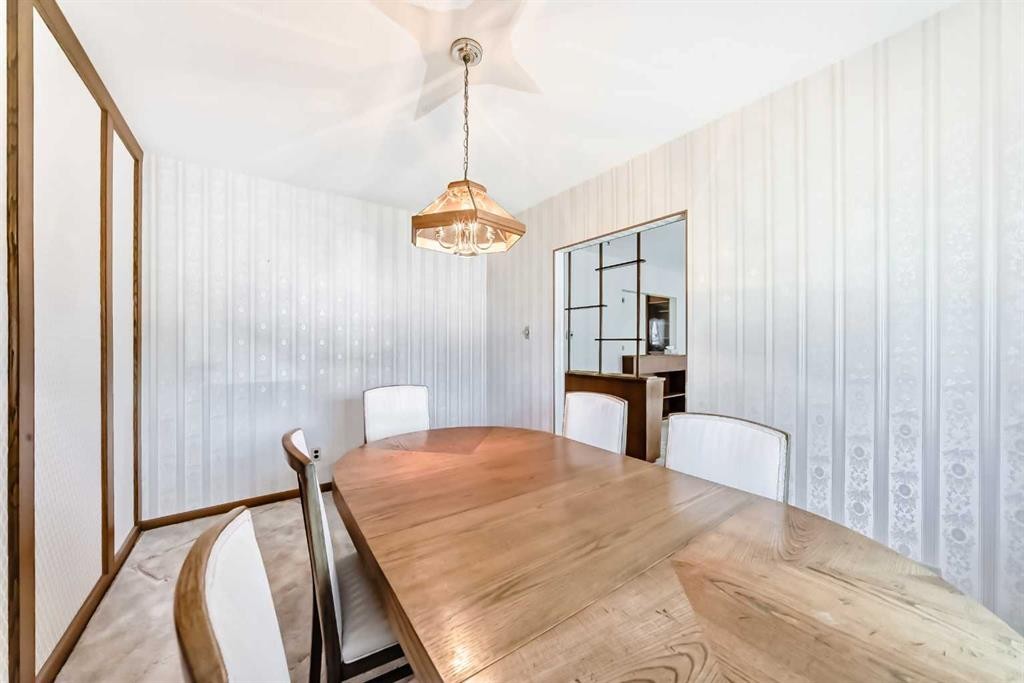 54 Fullerton Road Se, Calgary, AB - Indoor Photo Showing Dining Room