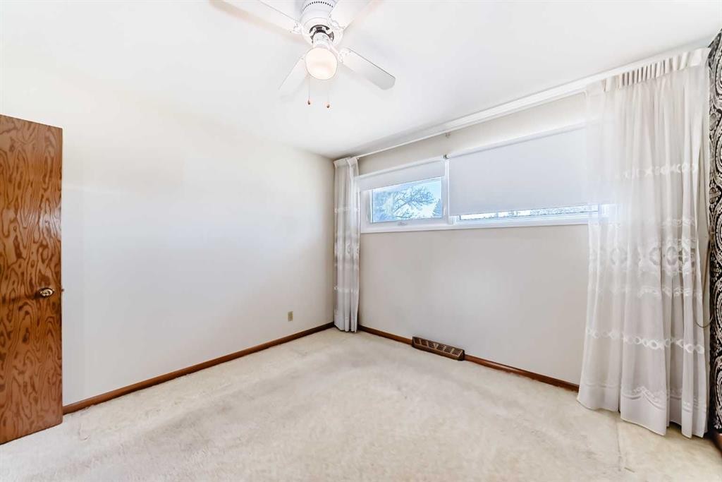 54 Fullerton Road Se, Calgary, AB - Indoor Photo Showing Other Room