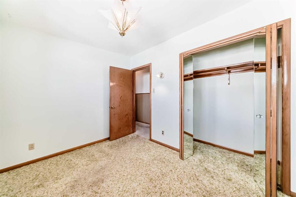 54 Fullerton Road Se, Calgary, AB - Indoor Photo Showing Other Room