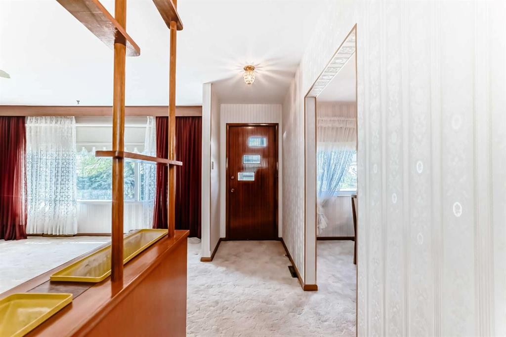 54 Fullerton Road Se, Calgary, AB - Indoor Photo Showing Other Room