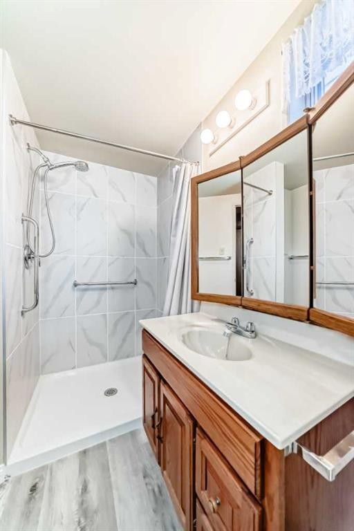 54 Fullerton Road Se, Calgary, AB - Indoor Photo Showing Bathroom