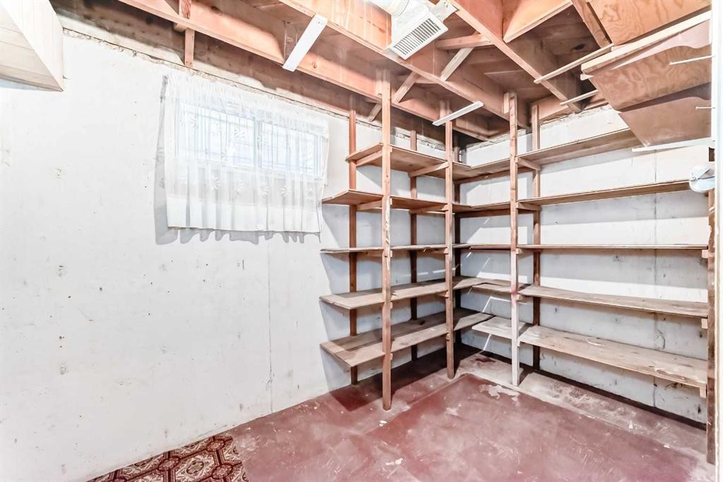 54 Fullerton Road Se, Calgary, AB - Indoor