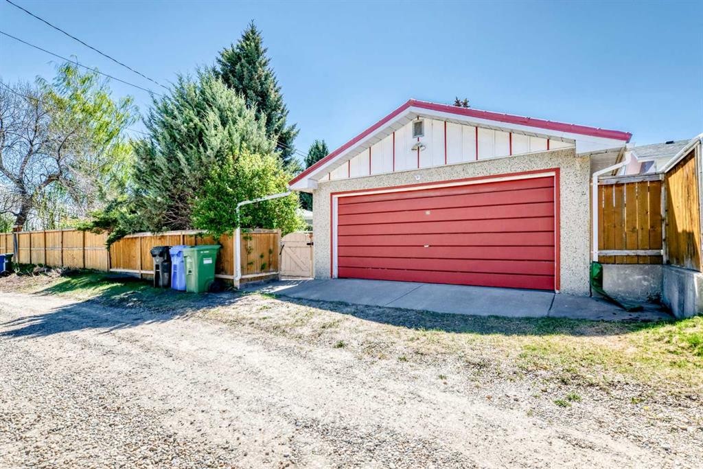 54 Fullerton Road Se, Calgary, AB - Outdoor
