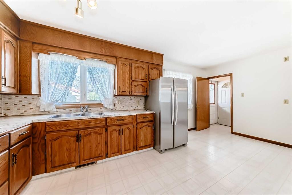 54 Fullerton Road Se, Calgary, AB - Indoor Photo Showing Kitchen With Double Sink