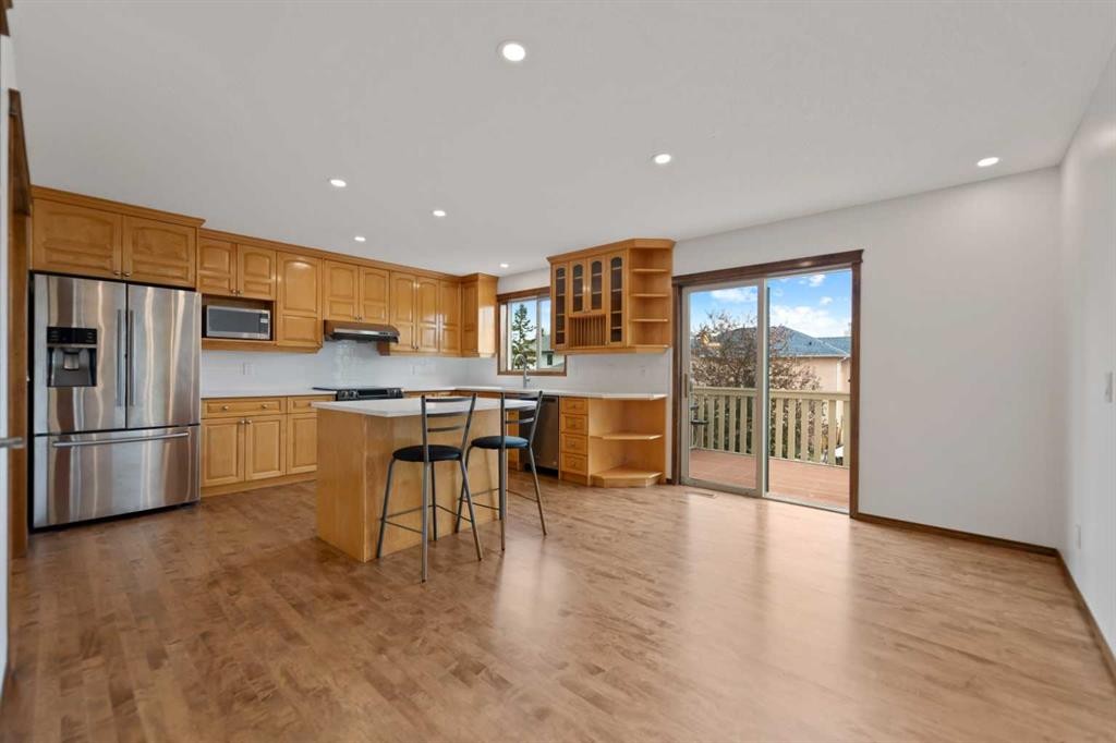 410 Long Beach Landing, Chestermere, AB - Indoor Photo Showing Kitchen