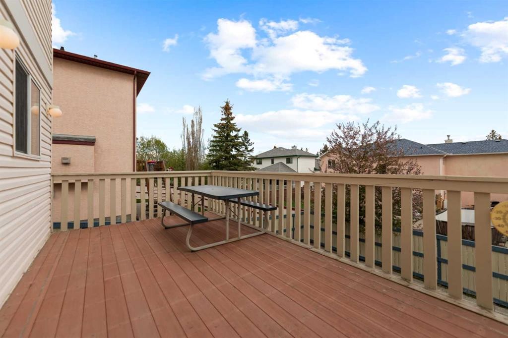 410 Long Beach Landing, Chestermere, AB - Outdoor With Exterior