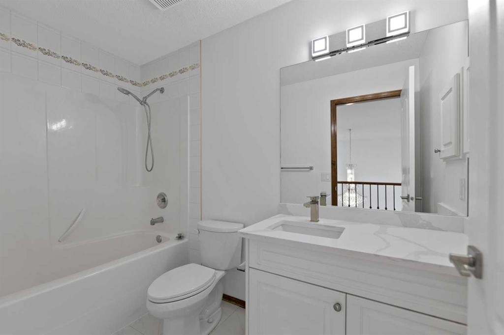 410 Long Beach Landing, Chestermere, AB - Indoor Photo Showing Bathroom