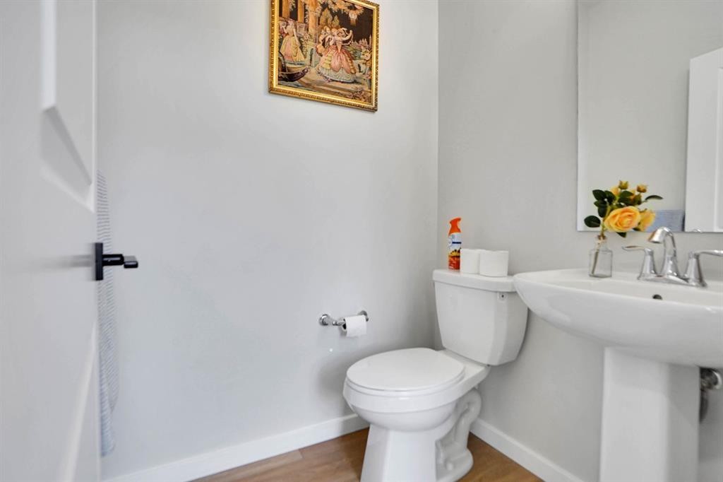 112 Langwell Common Se, Airdrie, AB - Indoor Photo Showing Bathroom