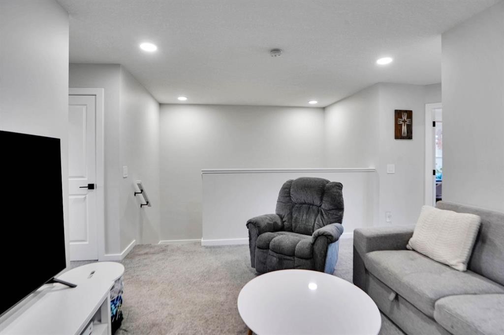 112 Langwell Common Se, Airdrie, AB - Indoor