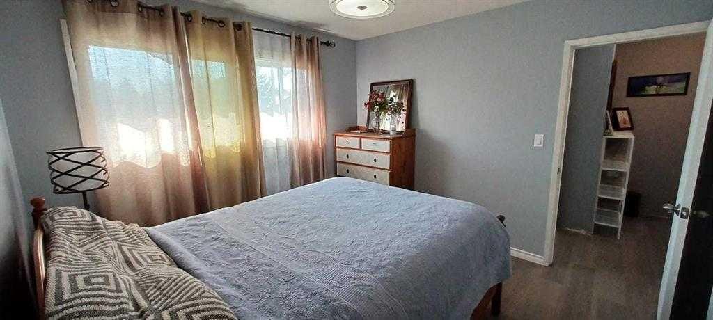 4710 Imperial Avenue, Coronation, AB - Indoor Photo Showing Bedroom