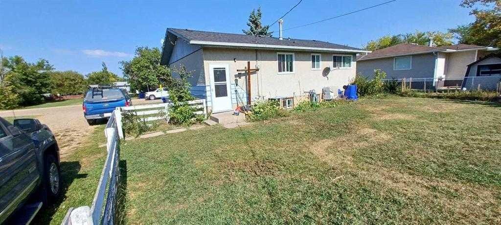 4710 Imperial Avenue, Coronation, AB - Outdoor