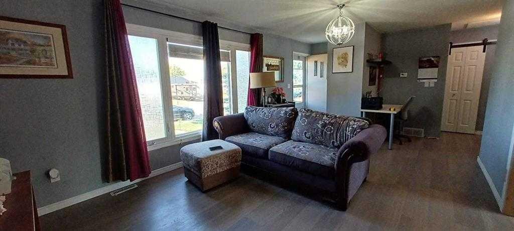 4710 Imperial Avenue, Coronation, AB - Indoor Photo Showing Living Room