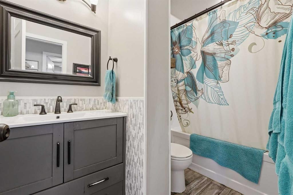 51 Aberdare Way Ne, Calgary, AB - Indoor Photo Showing Bathroom