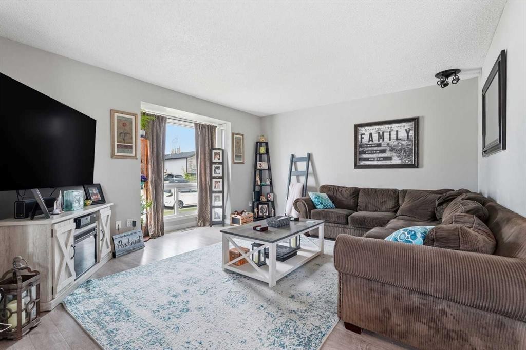 51 Aberdare Way Ne, Calgary, AB - Indoor Photo Showing Living Room