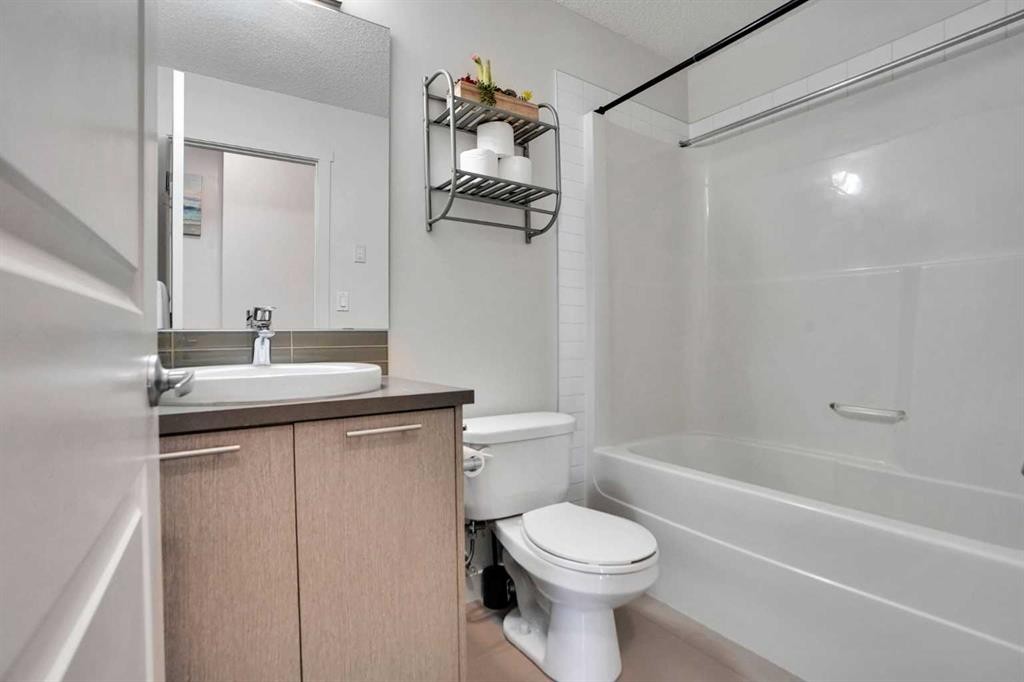3102-175 Silverado Boulevard Sw, Calgary, AB - Indoor Photo Showing Bathroom