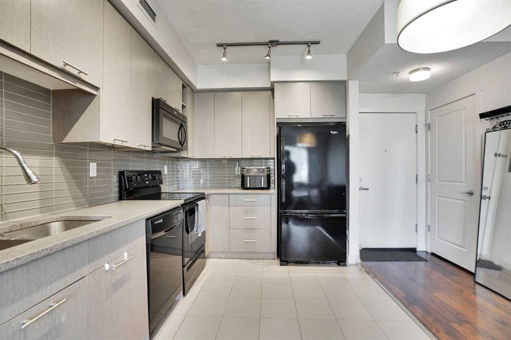 3102-175 Silverado Boulevard Sw, Calgary, AB - Indoor Photo Showing Kitchen