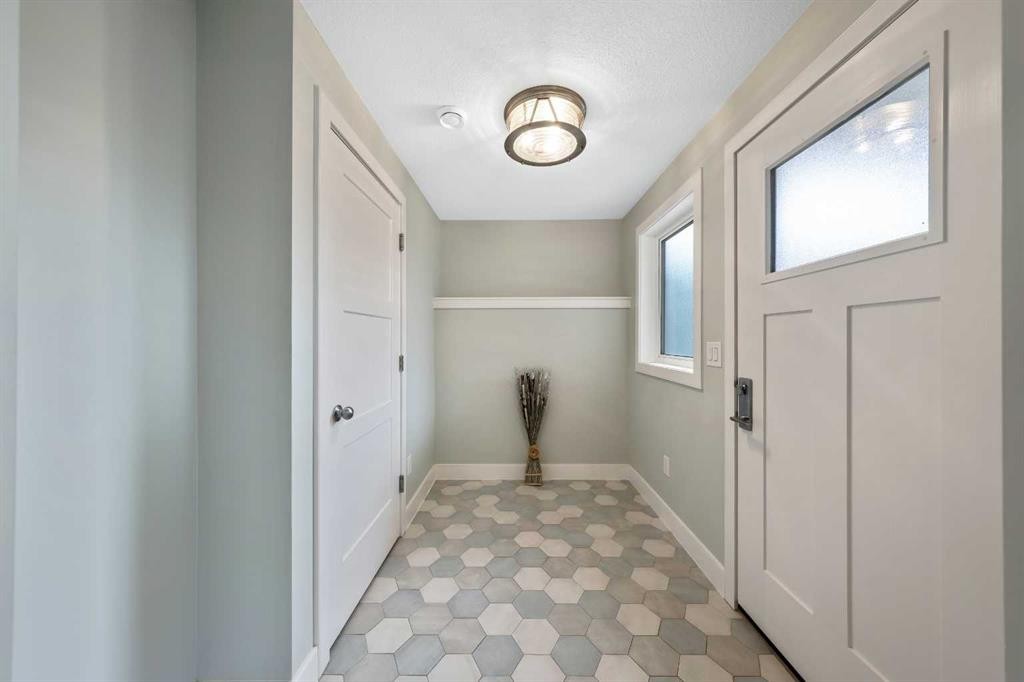 23 31 Avenue Sw, Calgary, AB