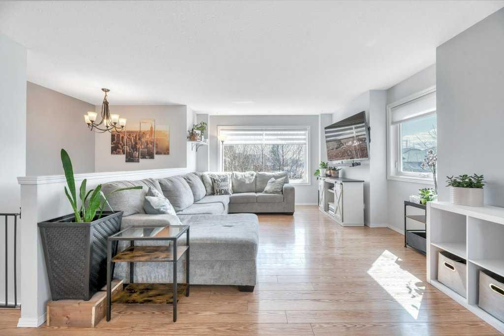 191 Strathaven Crescent, Strathmore, AB - Indoor Photo Showing Living Room