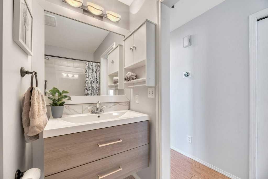 191 Strathaven Crescent, Strathmore, AB - Indoor Photo Showing Bathroom