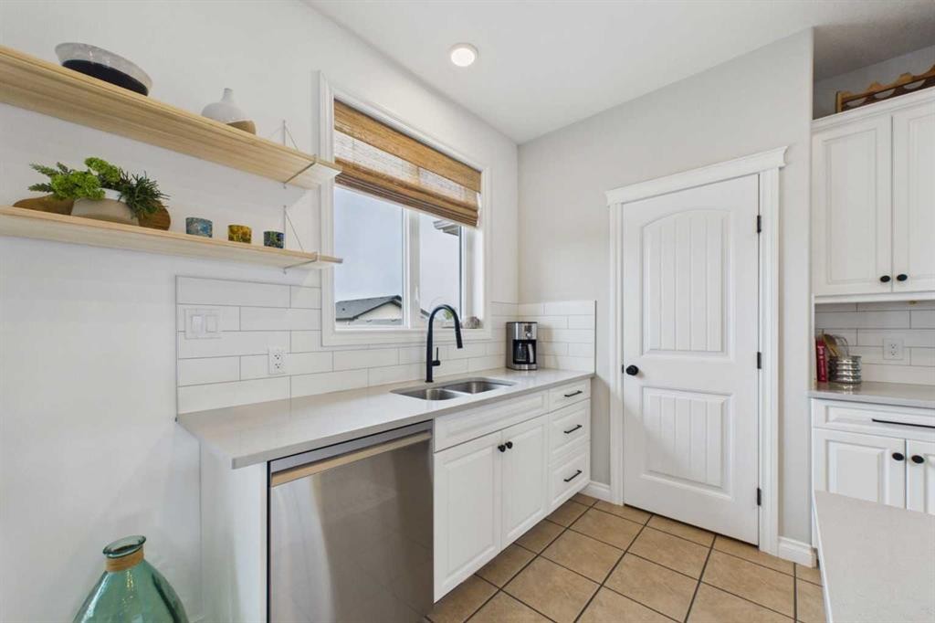 6 Vantage Crescent, Olds, AB
