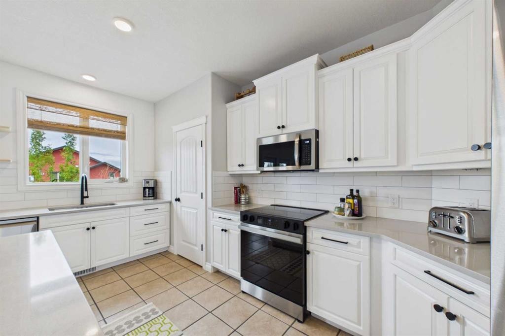 6 Vantage Crescent, Olds, AB