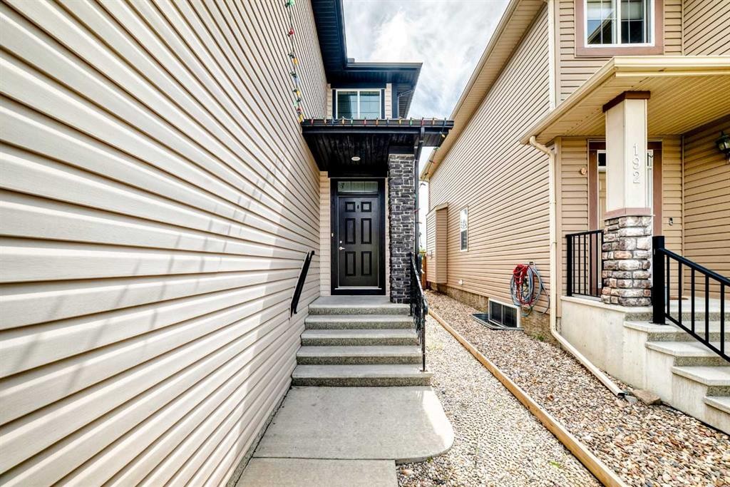 196 Cranberry Circle Se, Calgary, AB - Outdoor