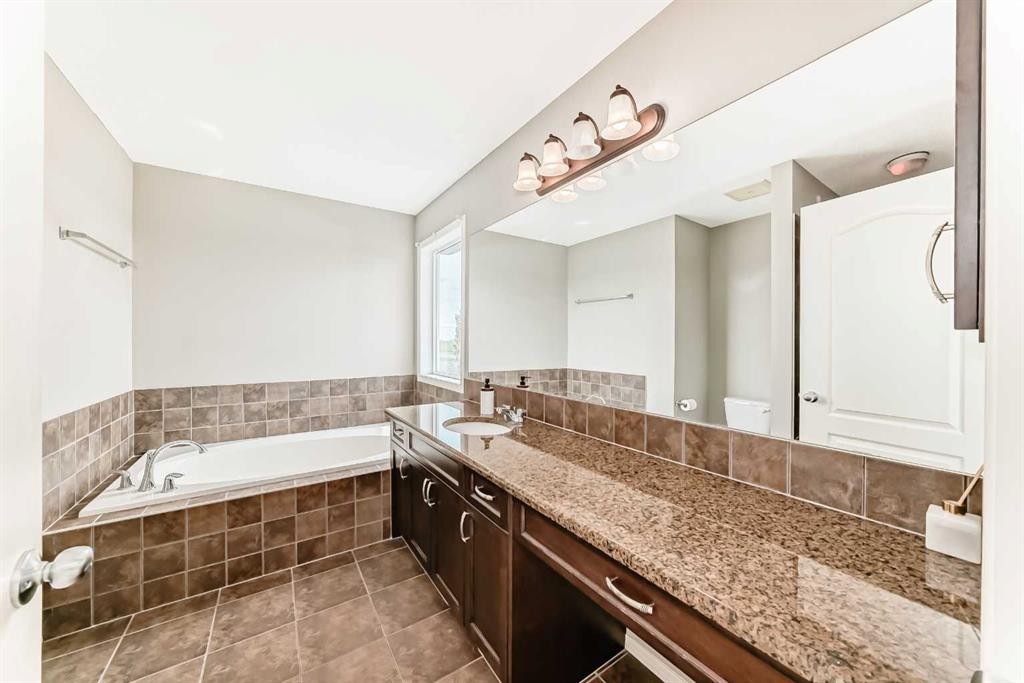 196 Cranberry Circle Se, Calgary, AB - Indoor Photo Showing Bathroom