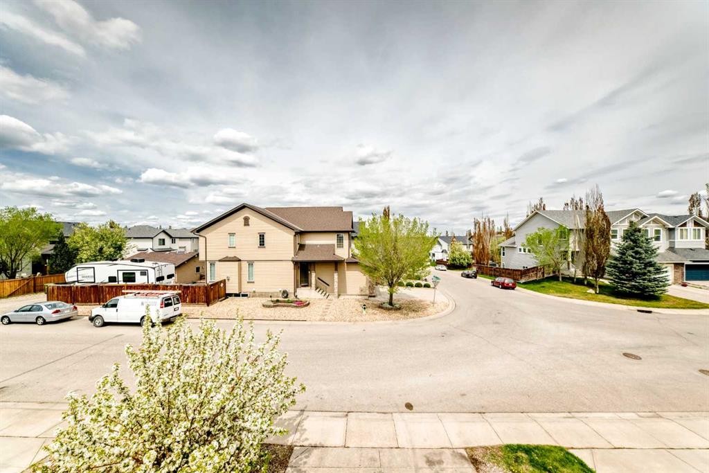 196 Cranberry Circle Se, Calgary, AB - Outdoor